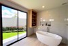 รูปภาพ Beautiful New 5-Bedroom Pool Villa near Mabprachan Lake