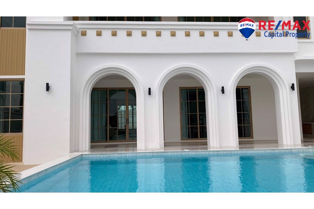 Mediterranean Luxury Pool Villa in Nong Prue - 5 Bedrooms  for sale