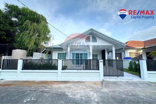 Single-story townhouse for sale in Ek Mongkol Village 1