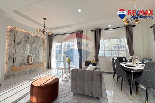 Single-story townhouse for sale in Ek Mongkol Village 1