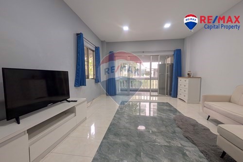 Baan Suan Lalana Large Corner Unit for Sale