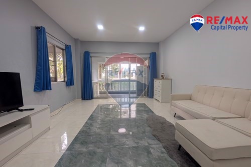 Baan Suan Lalana Large Corner Unit for Sale