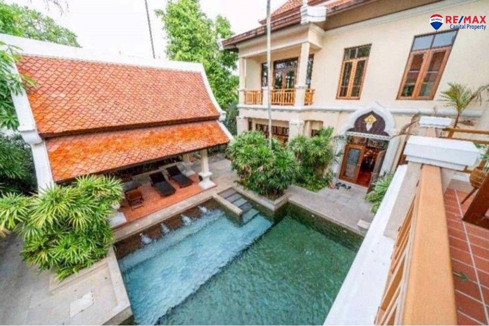 Luxury pool villa with 3 bedrooms  for sale in View Talay Marina